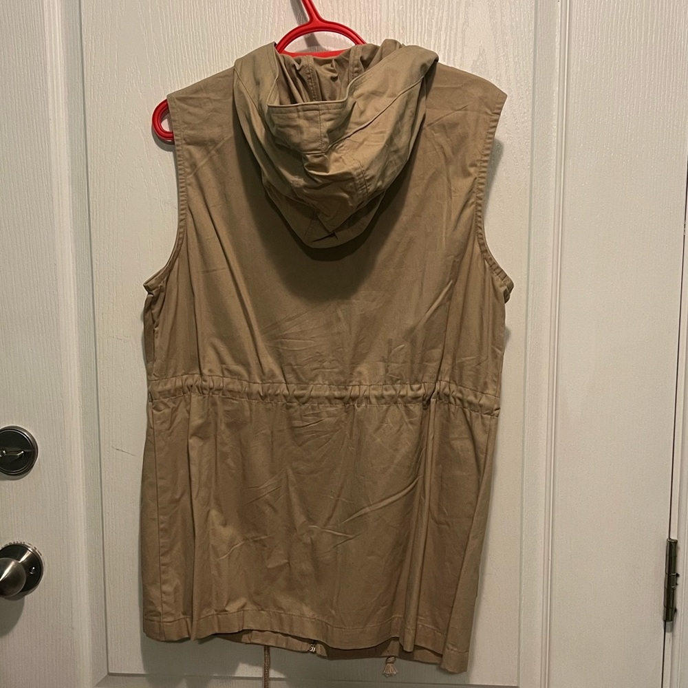 Easy Street Cargo Vest - Picture 2 of 3